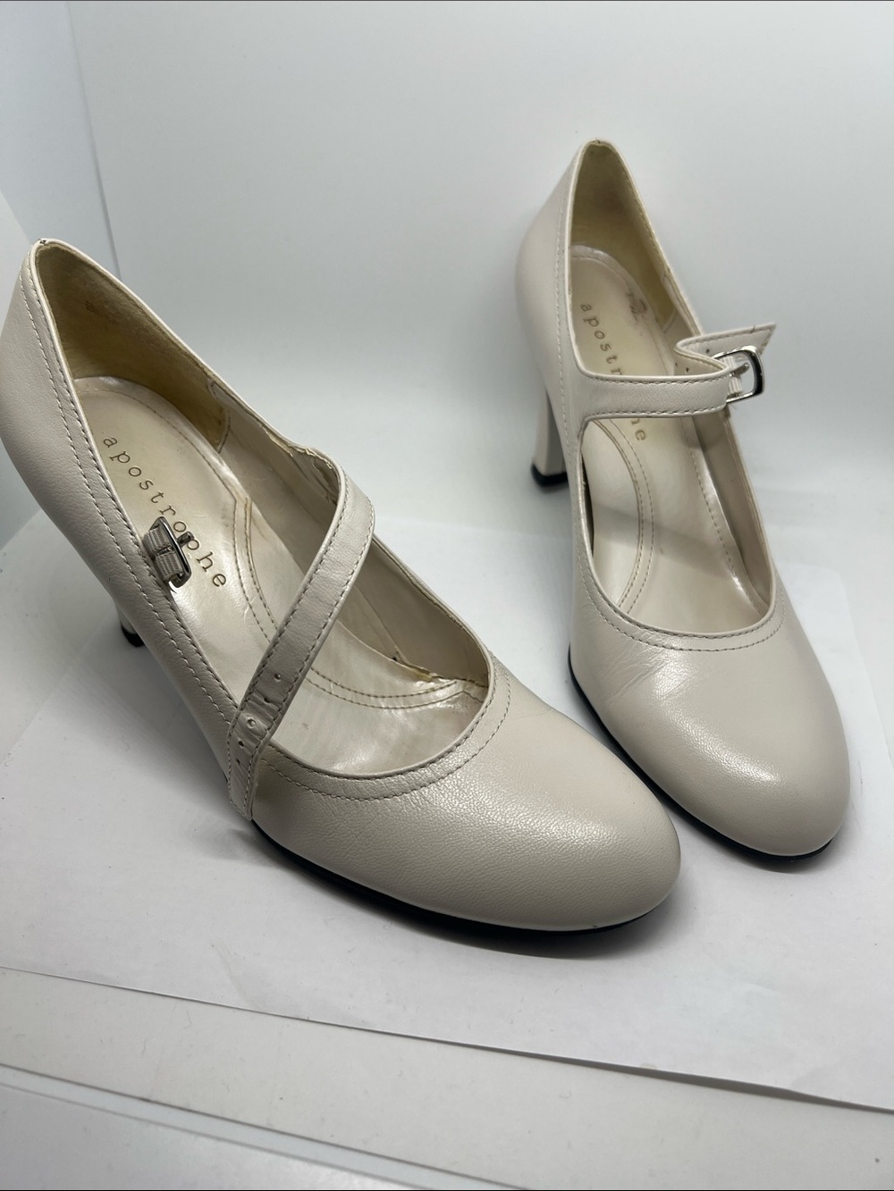 Apostrophe Ivory Mary Jane Heels